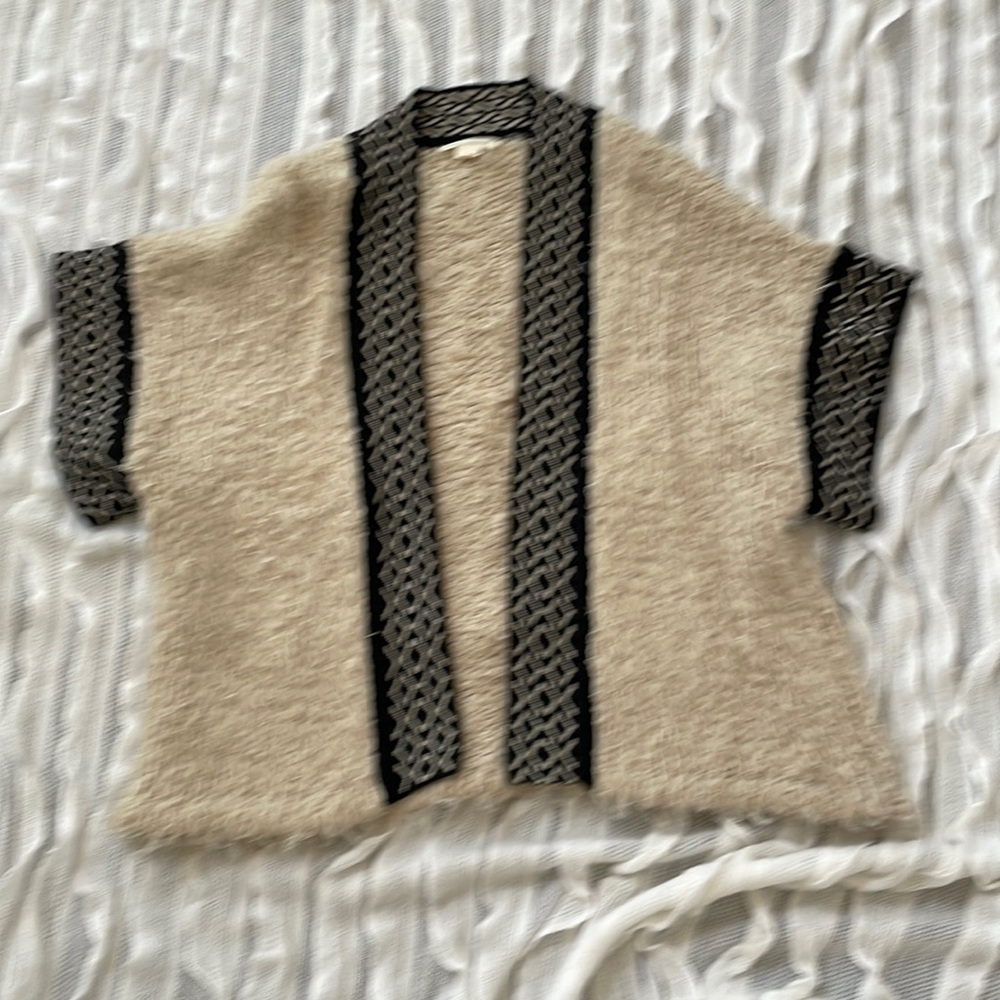 Short sleeve beige and blk kimono top